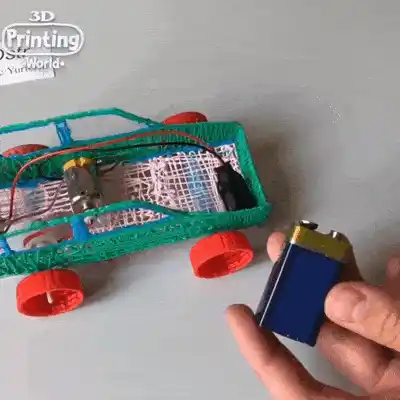 children creating with 3D pen